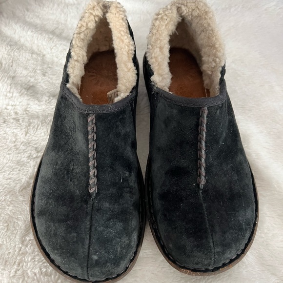 Womens UGG Moccasins/Clog new - Picture 5 of 6